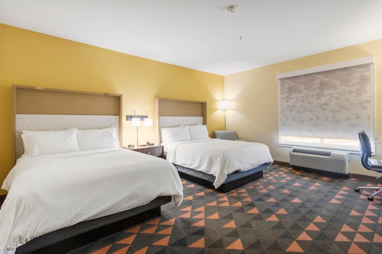 Holiday Inn Hotel & Suites Waco Northwest By Ihg Bellmead Exterior photo