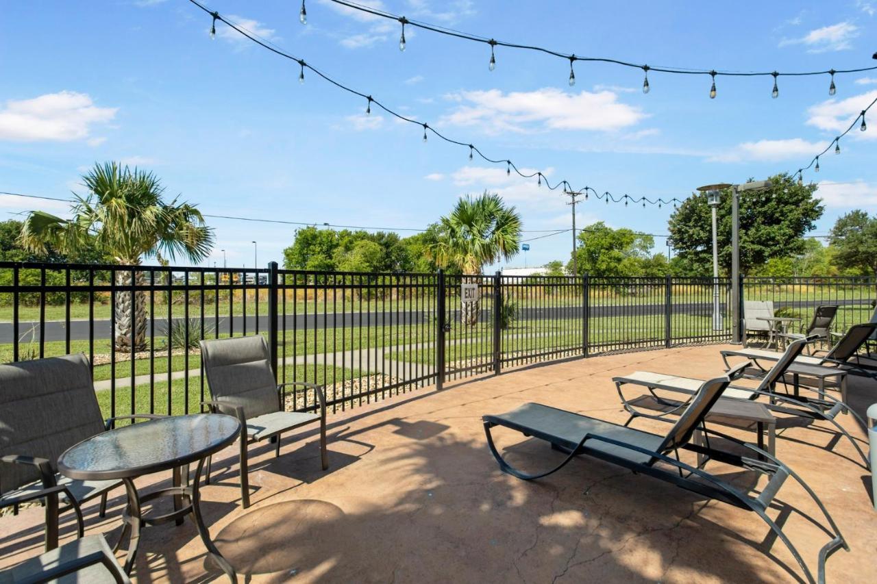 Holiday Inn Hotel & Suites Waco Northwest By Ihg Bellmead Exterior photo