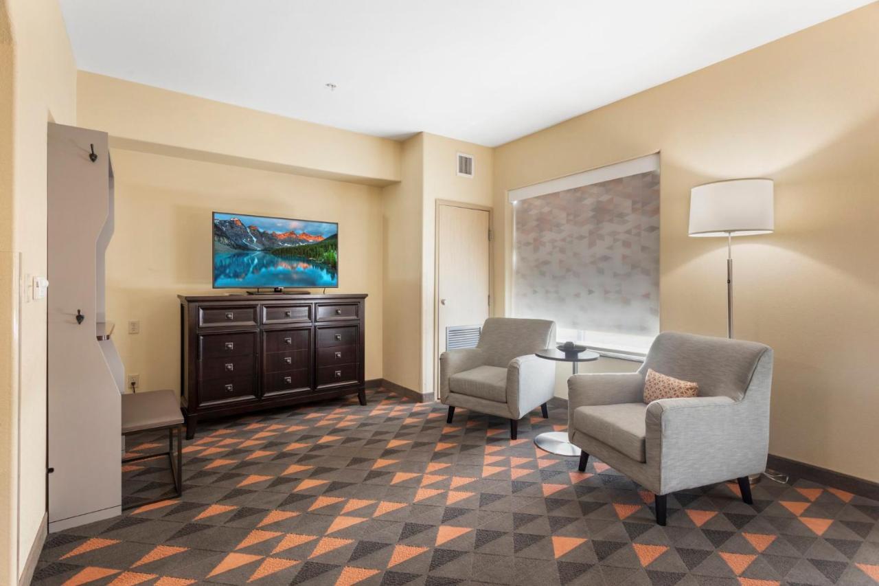 Holiday Inn Hotel & Suites Waco Northwest By Ihg Bellmead Exterior photo