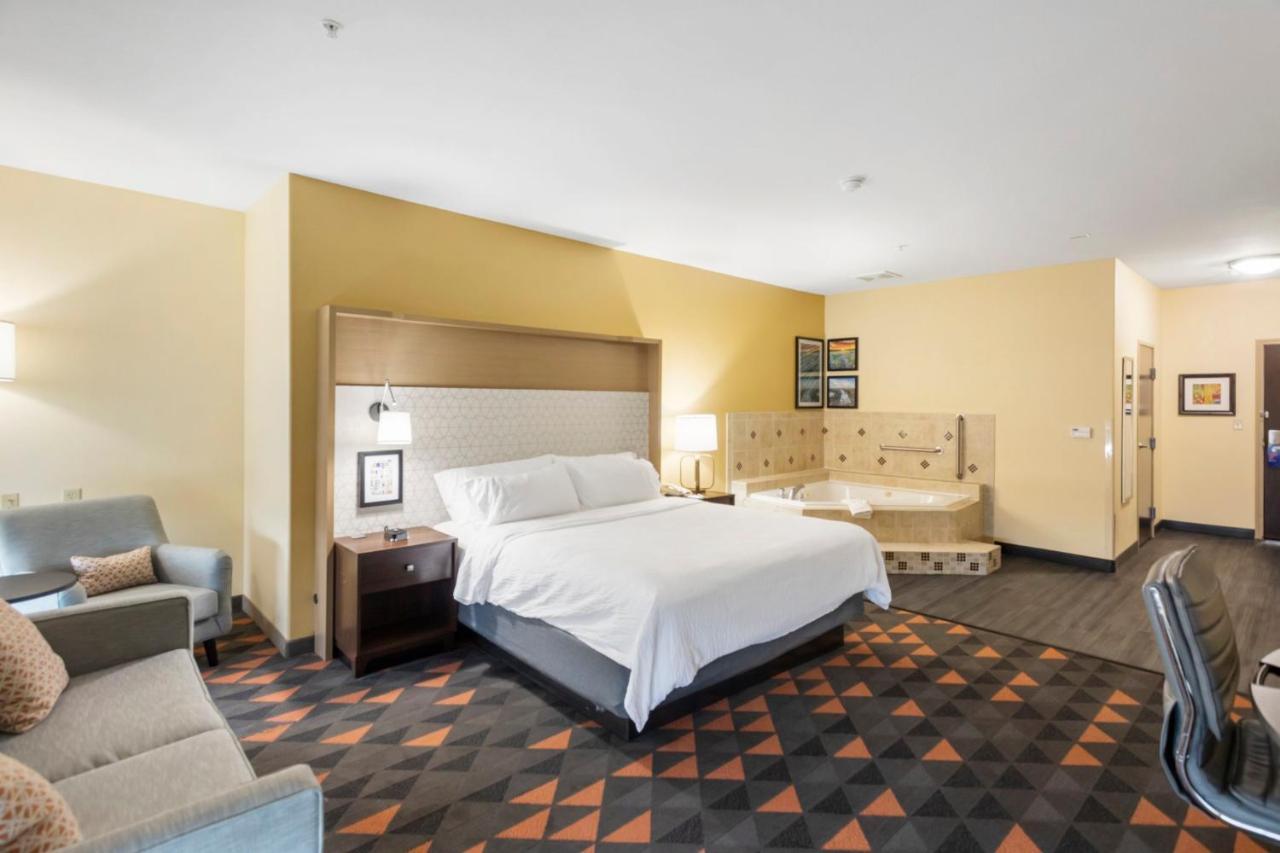 Holiday Inn Hotel & Suites Waco Northwest By Ihg Bellmead Exterior photo