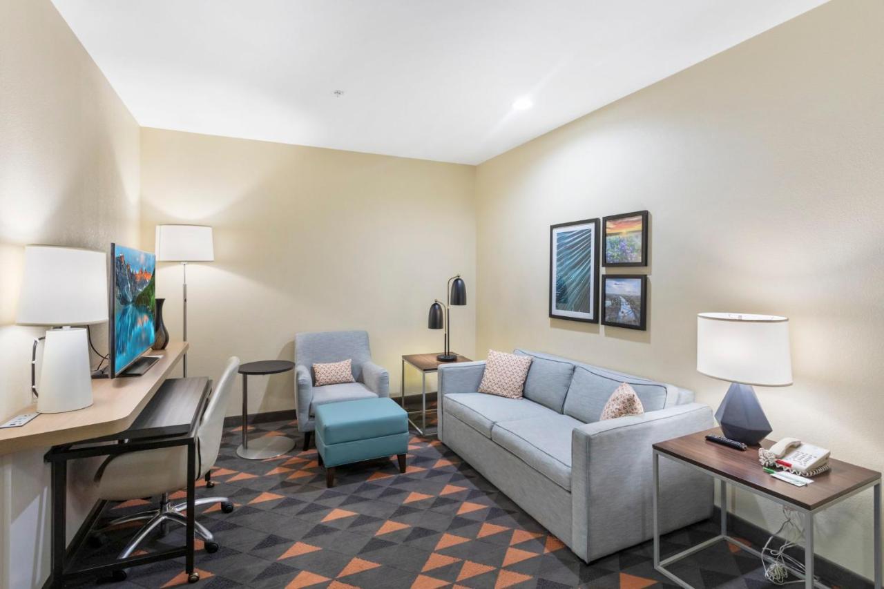 Holiday Inn Hotel & Suites Waco Northwest By Ihg Bellmead Exterior photo