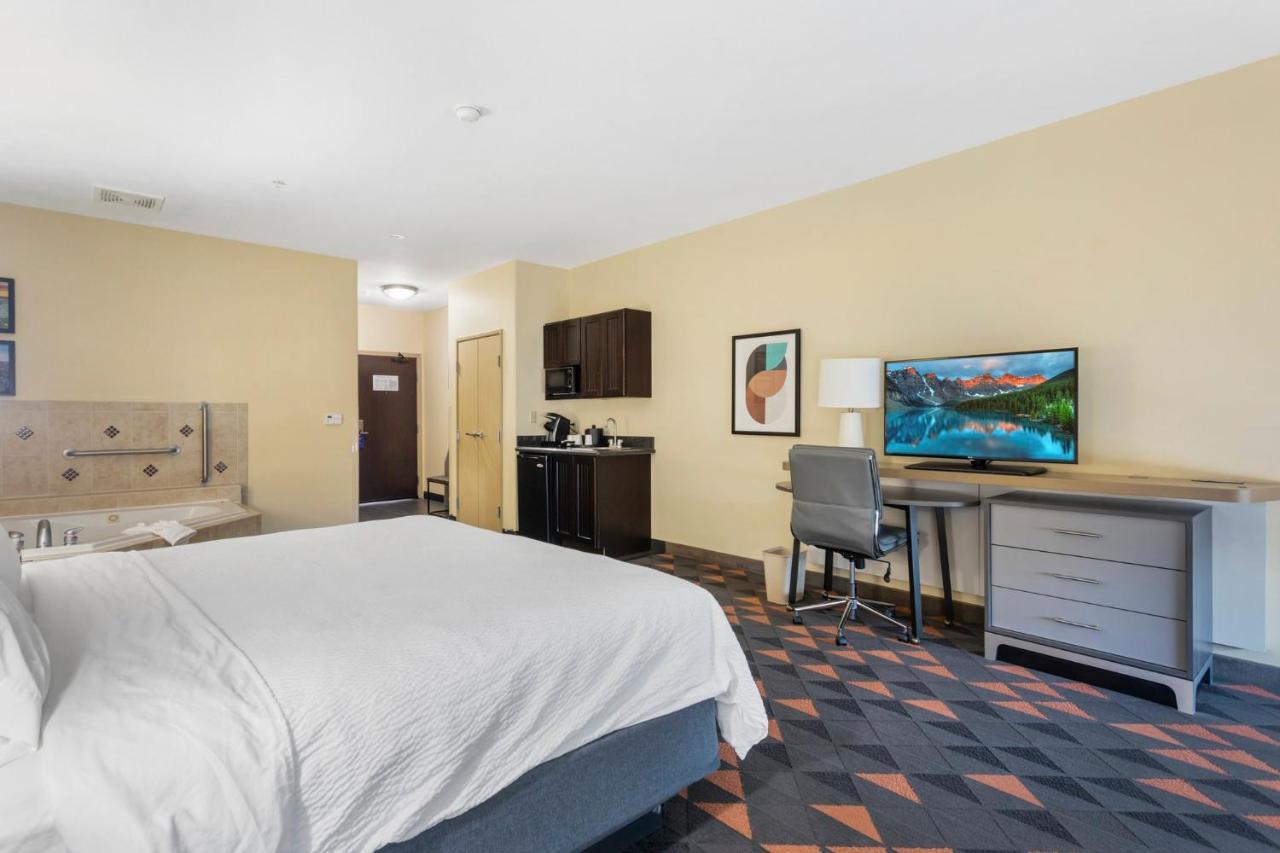 Holiday Inn Hotel & Suites Waco Northwest By Ihg Bellmead Exterior photo