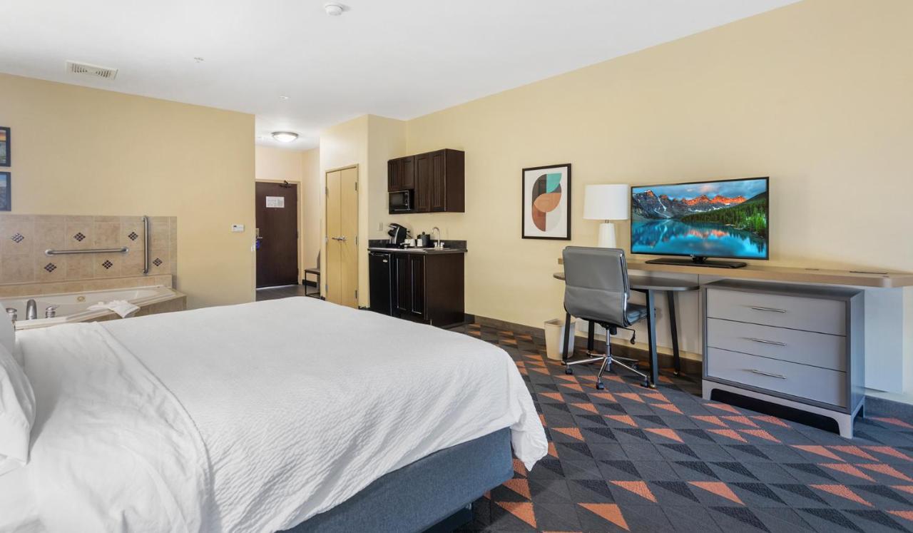 Holiday Inn Hotel & Suites Waco Northwest By Ihg Bellmead Exterior photo