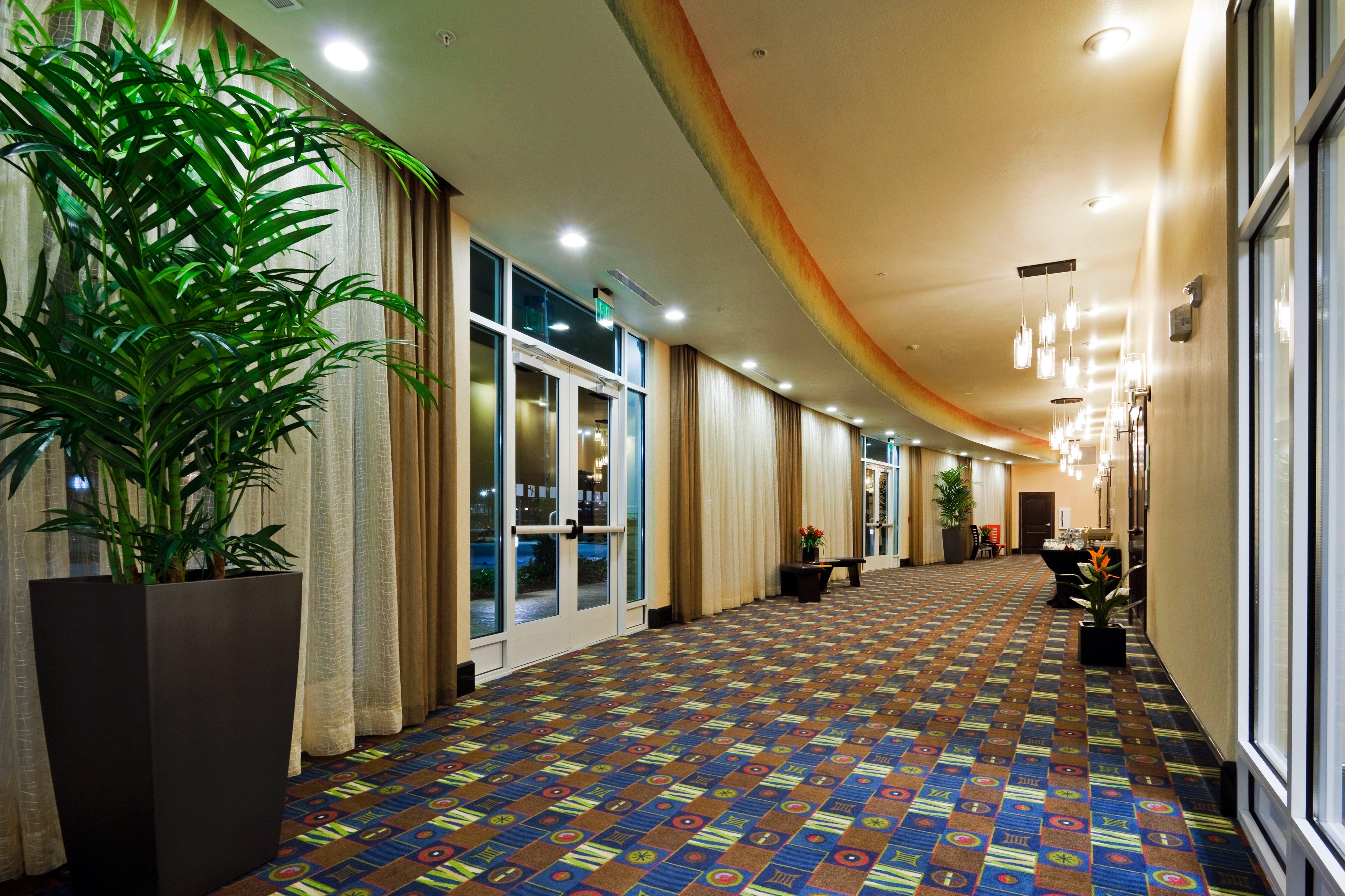 Holiday Inn Hotel & Suites Waco Northwest By Ihg Bellmead Exterior photo