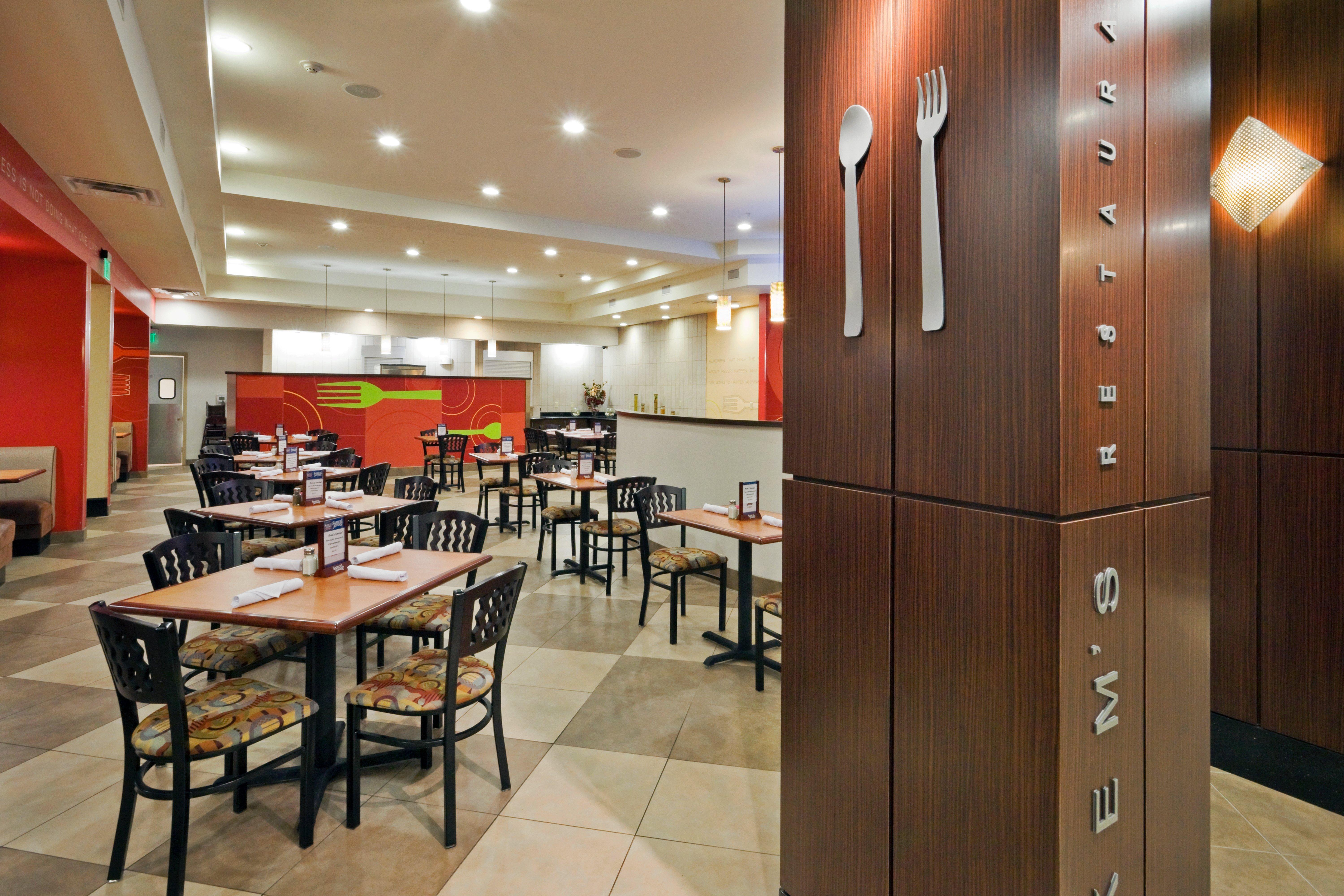 Holiday Inn Hotel & Suites Waco Northwest By Ihg Bellmead Exterior photo