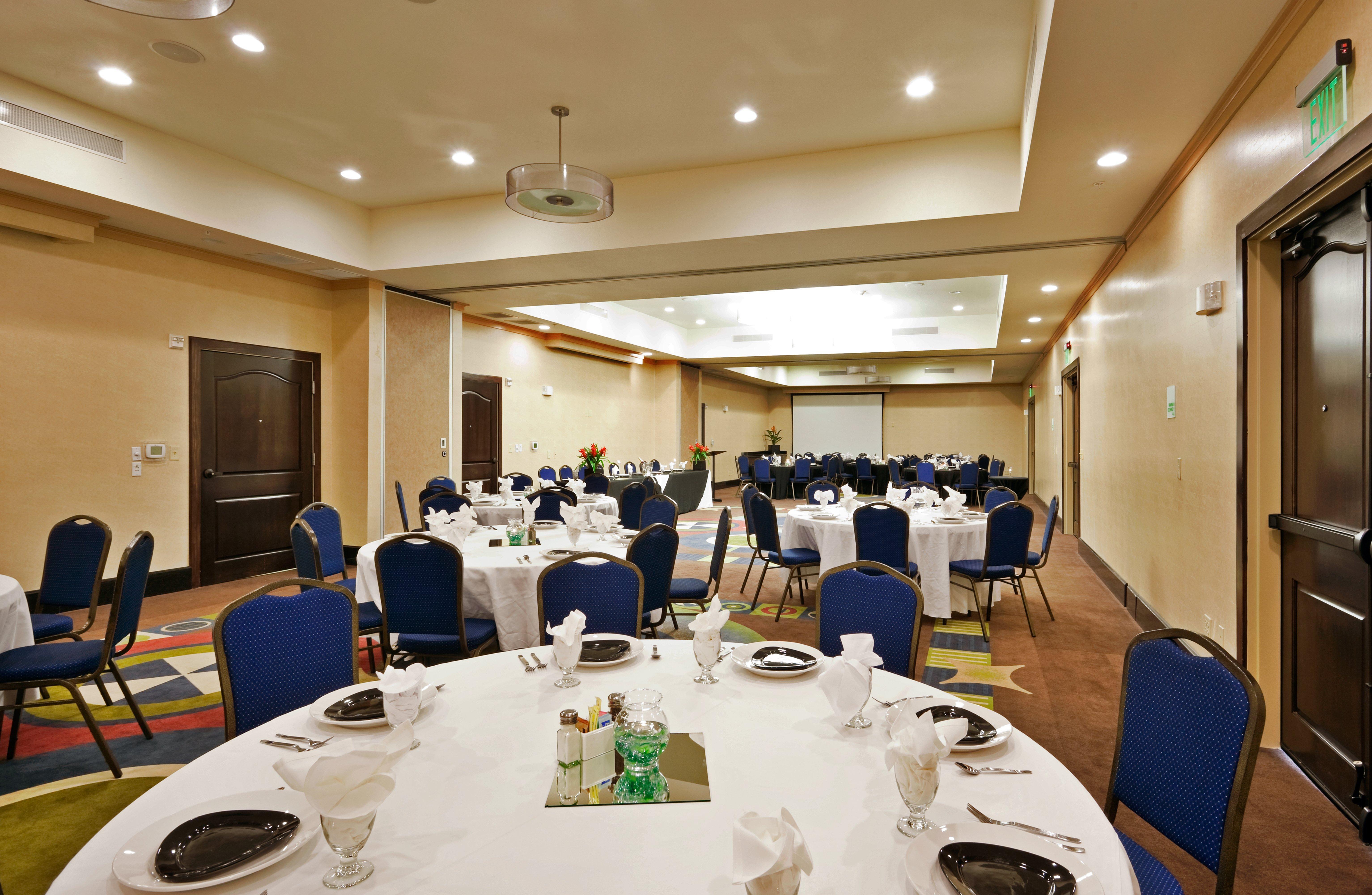 Holiday Inn Hotel & Suites Waco Northwest By Ihg Bellmead Exterior photo