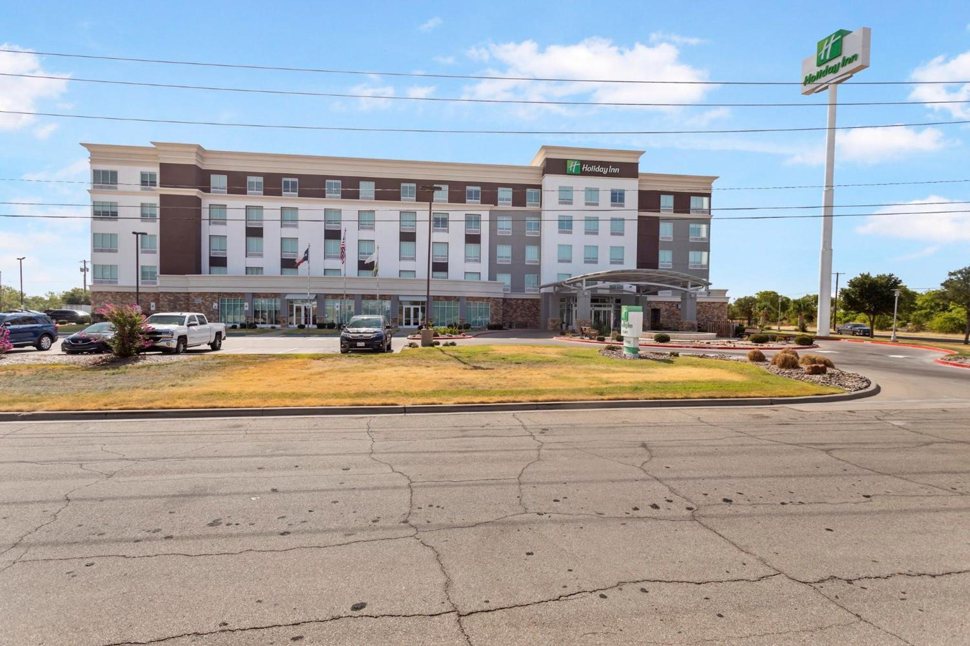 Holiday Inn Hotel & Suites Waco Northwest By Ihg Bellmead Exterior photo